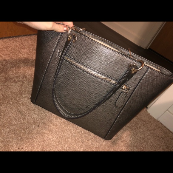 Guess Tote Bag - Picture 2 of 5